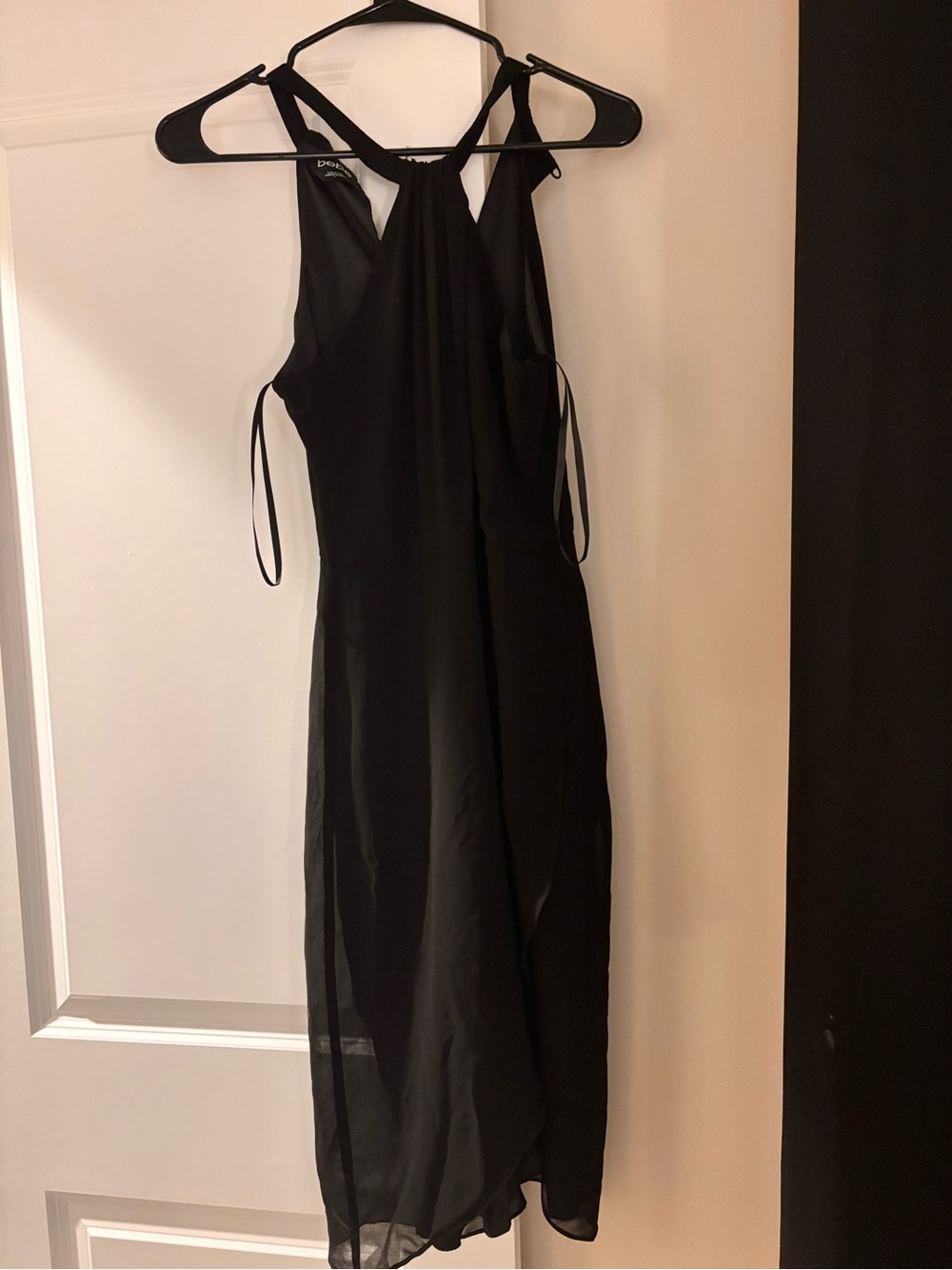 Bebe halter neck dress with keyhole opening